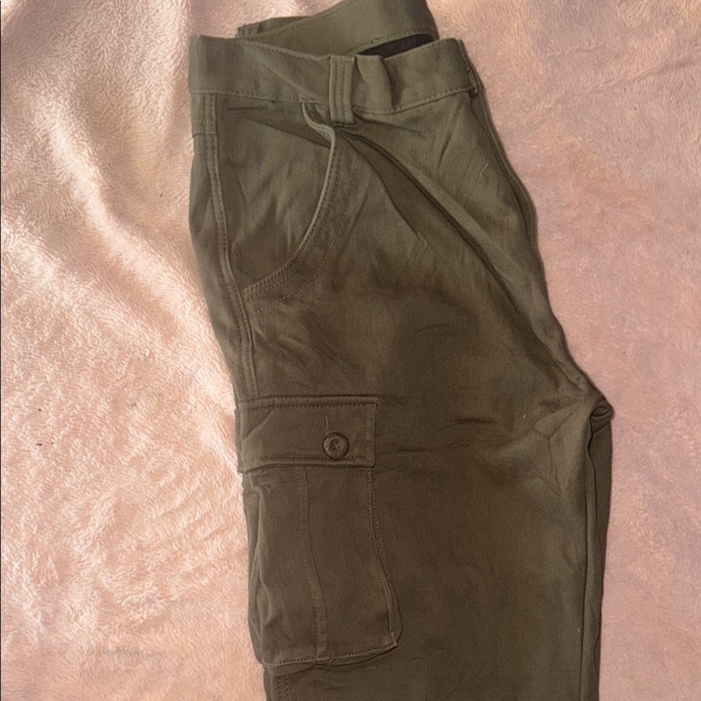 Durable Green Cargo Pants with Tactical Design